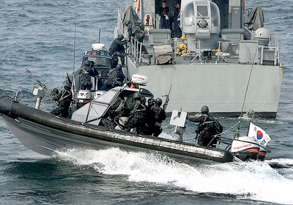 Theo thông tin được truyền thông Hàn Quốc đăng tải, Nhà Xanh đã lên kế hoạch để triển khai lực lượng đặc nhiệm Cheonghae tới eo biển Hormuz. Nguồn ảnh: Chosul.