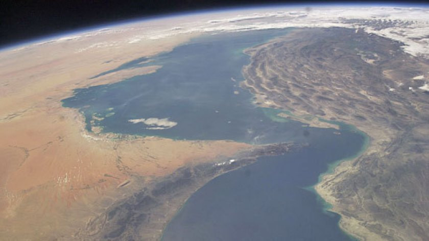 Tuyến đường huyết mạch này hoạt động liên tục 7 ngày mỗi tuần và 365 ngày mỗi năm. Do có diện tích quá nhỏ hẹp, đôi khi các tàu cỡ lớn phải chờ đợi khoảng vài tiếng đồng hồ để có thể lách được qua đây. Nguồn ảnh: BI.