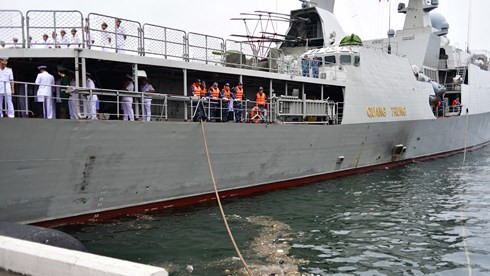 Chiem ham Quang Trung VN va 40 tau chien duyet binh Ngay Hai quan Nga-Hinh-3