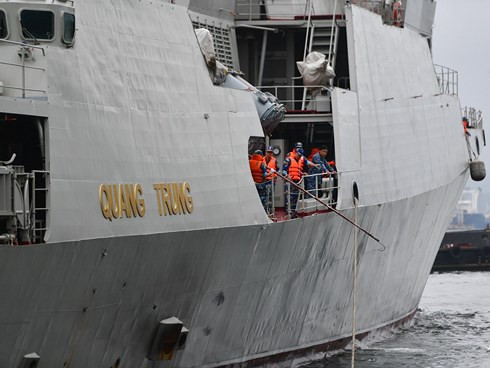 Chiem ham Quang Trung VN va 40 tau chien duyet binh Ngay Hai quan Nga-Hinh-4