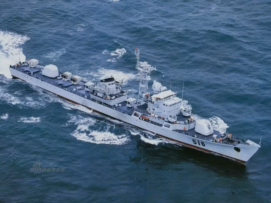 Vì yêu cầu của Hải quân Trung Quốc, tàu Cửu Giang sau này đã được cải biên và trở thành tàu hỗ trợ hoả lực. Tính tới thời điểm Cửu Giang được cho "về hưu", nó là tàu hỗ trợ hoả lực cuối cùng còn hoạt động trong lực lượng hải quân nước này. Nguồn ảnh: Sina.