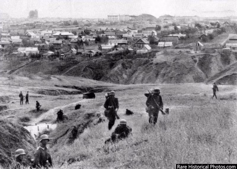 Quân Đức ở ngoại ô Stalingrad năm 1942.