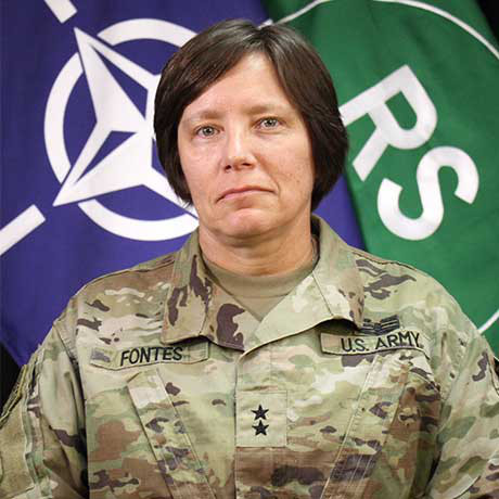 Thiếu tướng Robin Fontes trở thành tướng chỉ huy của Bộ chỉ huy chuyển tiếp an ninh Hợp thành ở Afghanistan vào tháng 7/2017. Bà đã phục vụ trong quân đội Mỹ nhiều lần ở Afghanistan, Ấn Độ, Pakistan và Tajikistan. Bà có khả năng nói tiếng Nga, tiếng Ba Tư và tiếng Dari.