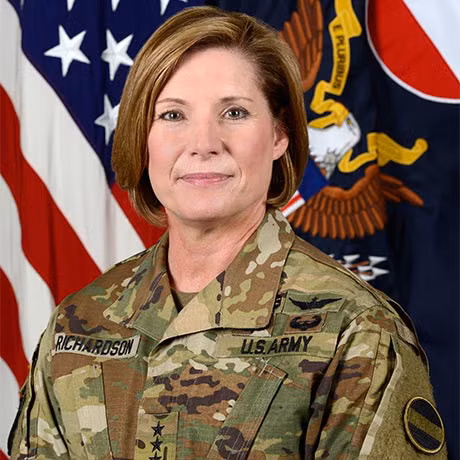 Nguong mo doi nu binh tuong day ban linh trong quan doi My