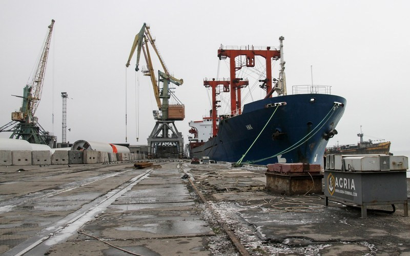 Truyền thông thế giới nhận định việc Ukraine bắt giữ một tàu chở dầu của Nga kèm theo 10 thuỷ thủ đoàn sẽ "tạo ra vị thế khác biệt cho Kiev" trên bàn đàm phán đòi thả người và thả tàu hiện đang bị Nga bắt giữ. Nguồn ảnh: BI.