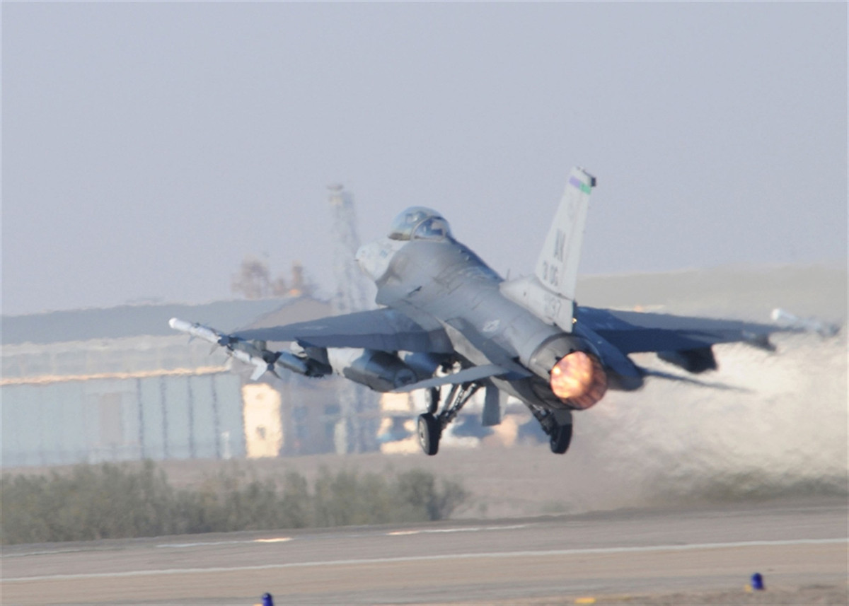 Bom hạt nhân B61 được cho là đang được lưu trữ tại các căn cứ sân bay quân sự ở Bỉ, Đức, Italia, Hà Lan và Thổ Nhĩ Kỳ. Tuy nhiên rất khó để xác định xem tại mỗi căn cứ sân bay quân sự này Mỹ dự trữ khoảng bao nhiêu quả. Nguồn ảnh: USAF.