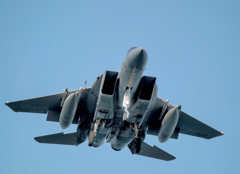 Trải qua 7 năm, Không quân Mỹ giờ đây đã có thêm tiêm kích thế hệ năm loại F-35 hiện đại và đắt đỏ bậc nhất thế giới. Tuy nhiên chiến các chiến đấu cơ thế hệ 4++ dường như vẫn chưa hề bị giảm đi tầm quan trọng trong biên chế của không quân nước này. Nguồn ảnh: BI.