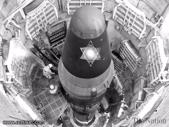 Ngoài ra, tình báo Mỹ sau khi phân tích những bức ảnh chụp vệ tinh vào thời điểm này cũng khẳng định rằng có ít nhất hai vụ nổ liên tiếp đã xảy ra liên tiếp nhau - củng cố thêm cho luận điểm Israel và Nam Phi đã cùng thử nghiệm vào cùng một thời điểm trong cùng một khu vực. Nguồn ảnh: Thearchive.