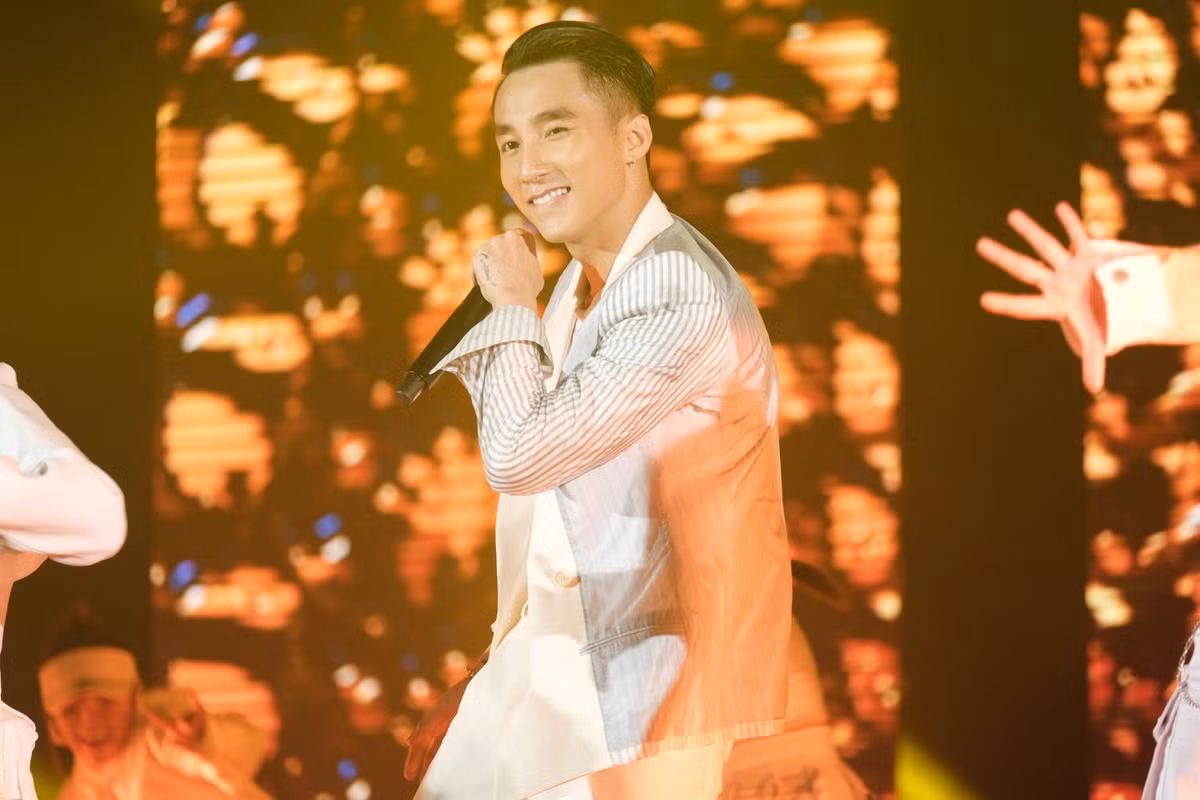 “Soi suong suong” loat do hieu cua Son Tung M-TP tai Sky Tour 2019-Hinh-6