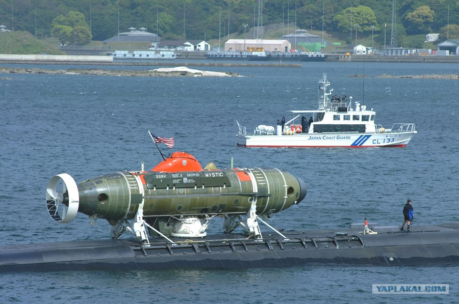 Giống với kiểu thiết kế tàu ngầm "mẹ bồng con" của Mỹ trên chiếc Yankee Stretch KS-411 do Mỹ thiết kế, Losharik cũng không thể tự thực hiện hành trình dài ngày trên biển được vì nó không đủ khả năng tác chiến độc lập mà cần được một tàu ngầm cỡ lớn "bồng" ra khu vực tác chiến. Nguồn ảnh: Rumil.