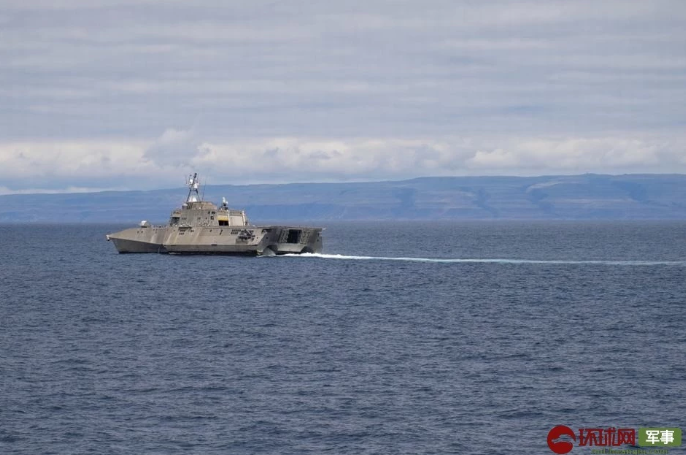 Ngoài ra, trên tàu còn có 4 khẩu súng máy 12,7mm cùng với 2 khẩu pháo 30mm và 24 ống phóng tên lửa AGM-114L Hellfire - hoả lực mạnh nhất trên tàu. Nguồn ảnh: QQ.