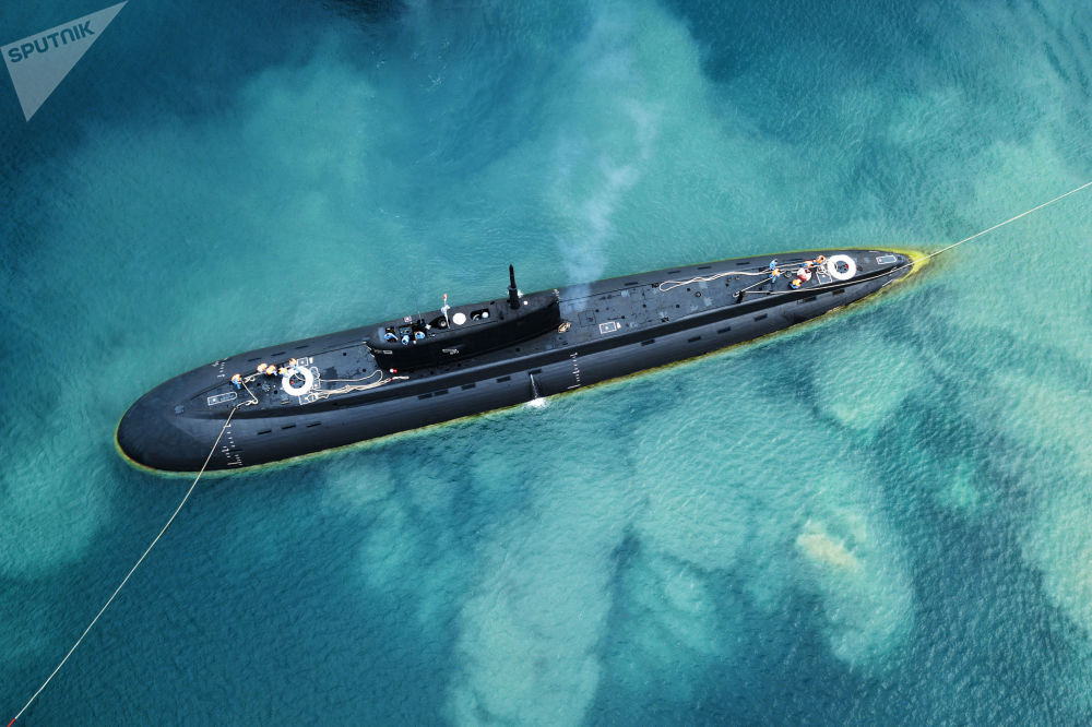 Tàu ngầm điện - diesel mang số hiệu B-271 được đóng theo Đề án 636.3 của Nga tại Novorossiysk tham gia trong đôi hình duyệt binh hải quân tại thành phố cảng này. Nguồn ảnh: Sputnik.