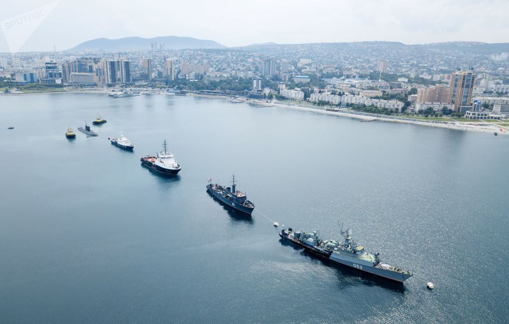 Các tàu Hải quân Nga tham gia cuộc diễu hành Ngày Hải quân ở Novorossiysk. Nguồn ảnh: Sputnik.