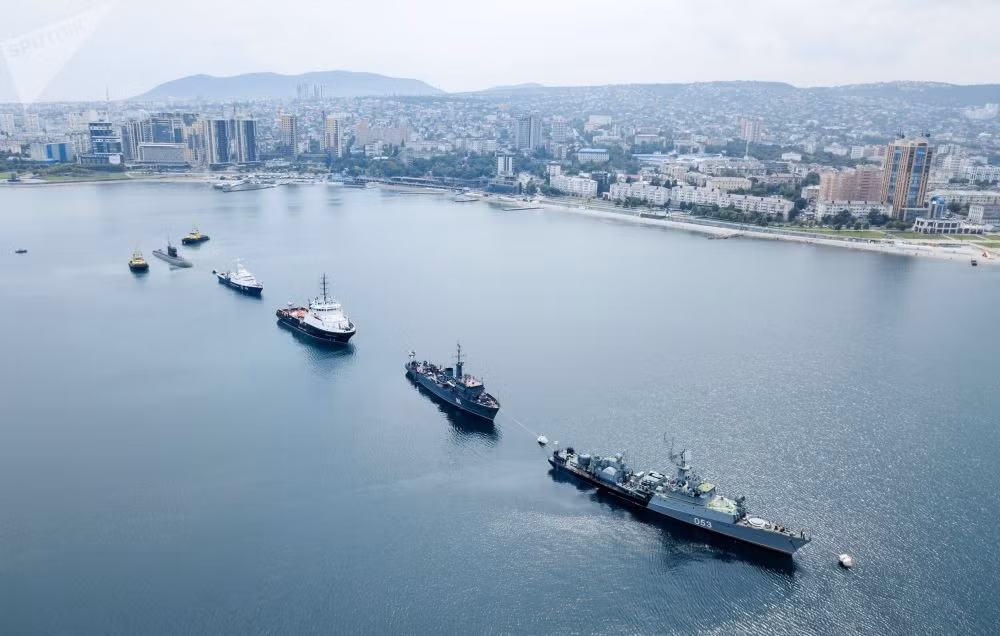 Các tàu Hải quân Nga tham gia cuộc diễu hành Ngày Hải quân ở Novorossiysk. Nguồn ảnh: Sputnik.