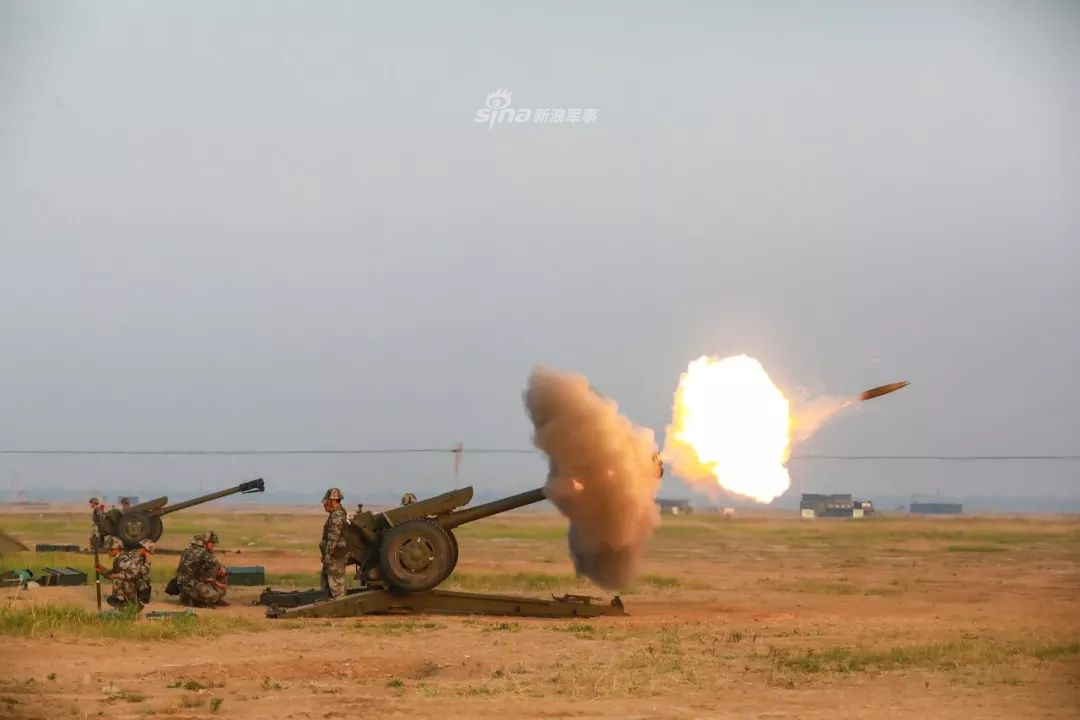 Phiên bản pháo kéo của khẩu D30 cần kíp chiến đấu tối thiểu 7 người để đạt được hiệu quả sử dụng cao nhất. Nguồn ảnh: Sina.