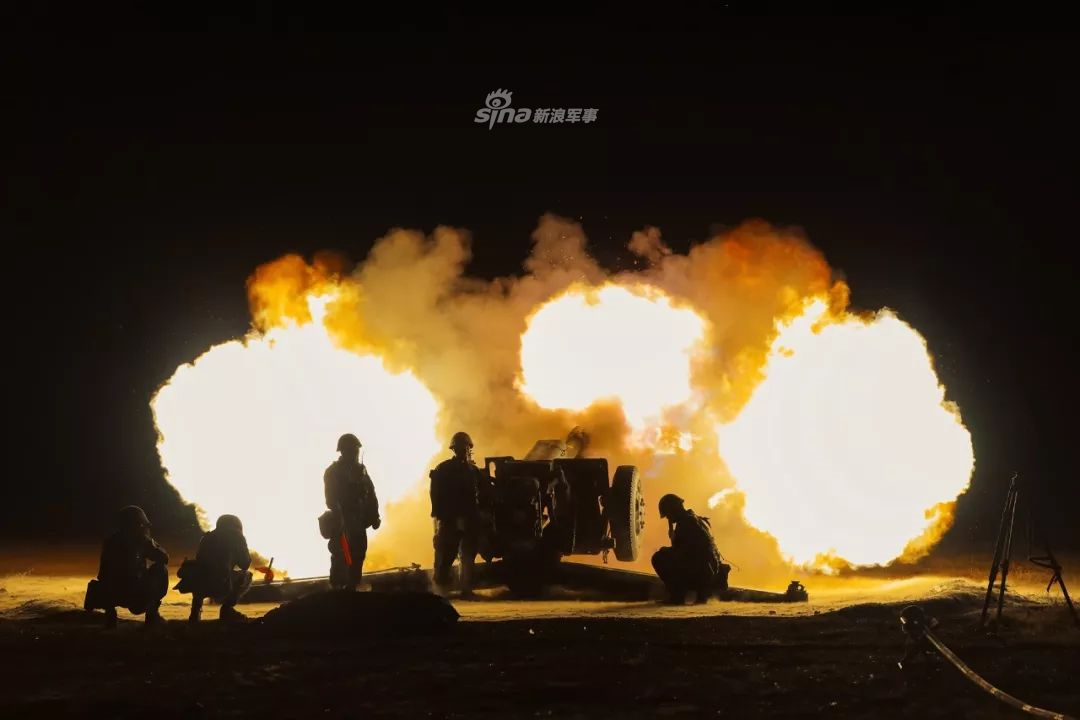 Một trận địa pháo "truyền thống" như kể trên sẽ tốn ít nhất vài giờ đồng hồ để triển khai. Nhằm tăng tính cơ động cho các trận địa pháo này, các loại pháo chống tăng tự hành, pháo phòng không tự hành và lựu pháo tự hành đã được ra đời. Nguồn ảnh: Sina.