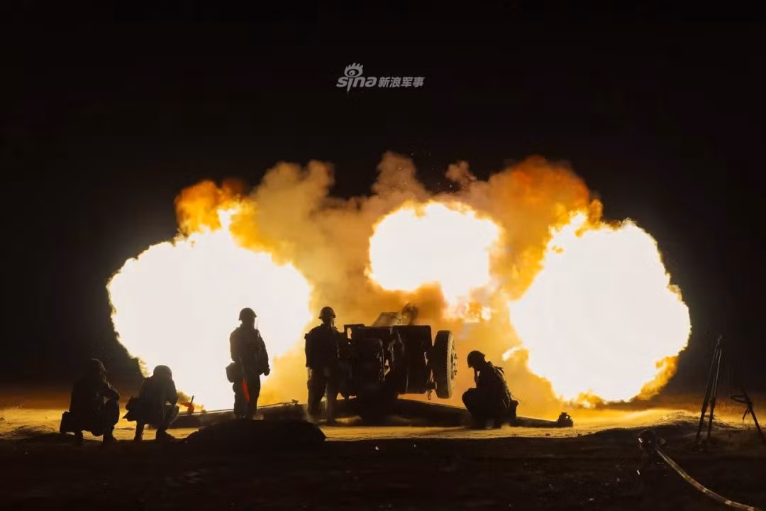 Một trận địa pháo "truyền thống" như kể trên sẽ tốn ít nhất vài giờ đồng hồ để triển khai. Nhằm tăng tính cơ động cho các trận địa pháo này, các loại pháo chống tăng tự hành, pháo phòng không tự hành và lựu pháo tự hành đã được ra đời. Nguồn ảnh: Sina.