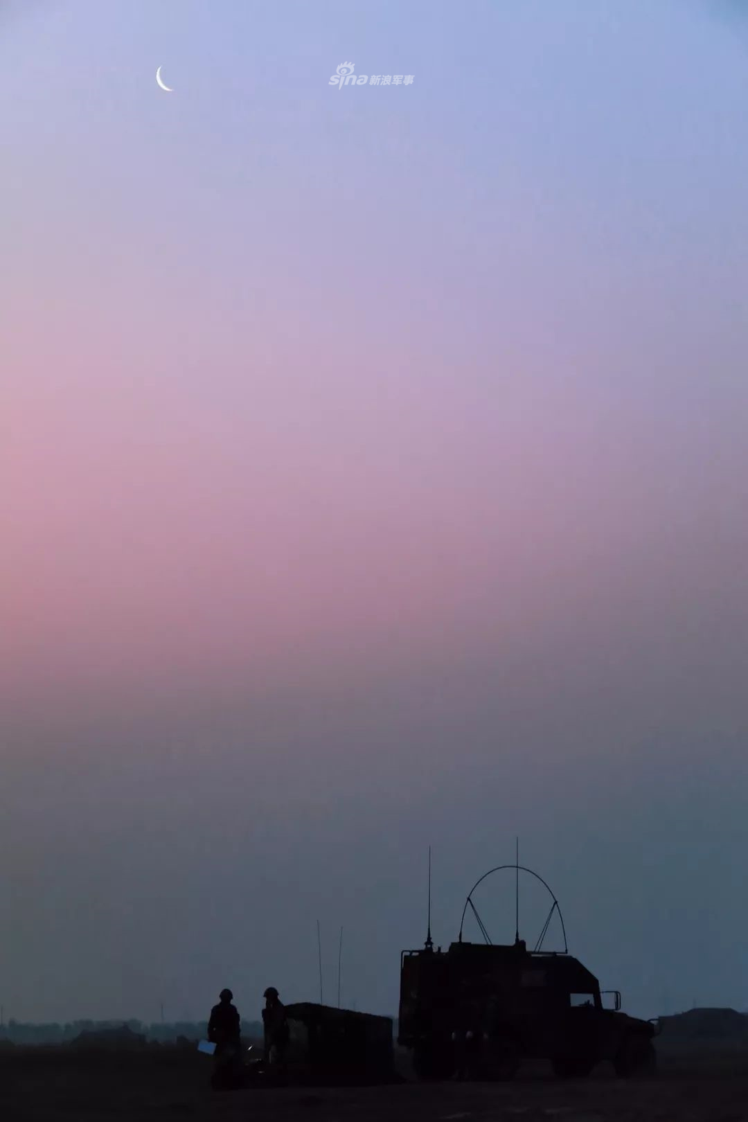 Khác với pháo tự hành, một trận địa pháo kéo cần có thời gian chuẩn bị và thời gian này càng dài, các khẩu pháo sẽ càng được cố định tốt, khai hoả chính xác hơn. Nguồn ảnh: Sina.