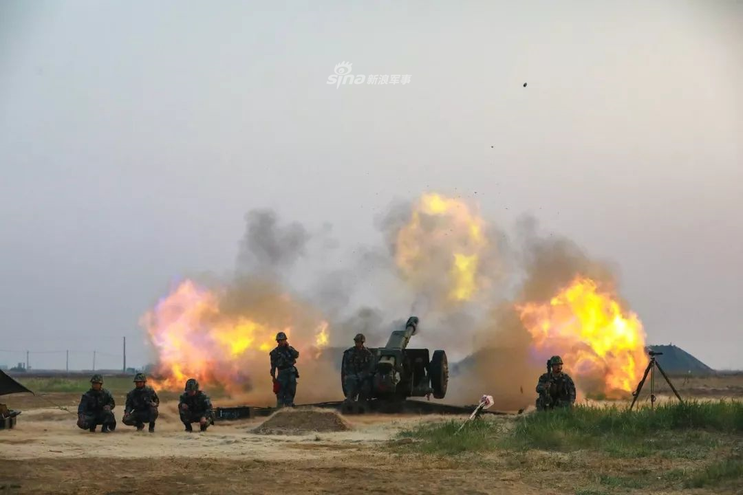 Một trận địa với 12 khẩu pháo D30 có khả năng bắn "vùi dập" địch với kiểu hoả lực pháo bầy hoặc pháo dàn cực kỳ hiệu hoả. Nguồn ảnh: Sina.