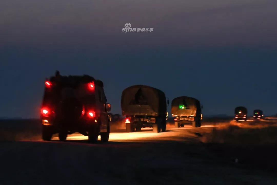 Một trận địa pháo "tiêu chuẩn" của Lục quân Trung Quốc được triển khai với đầy đủ hoả lực phòng không và chống tăng bảo vệ để đảm bảo an toàn, tránh mọi yếu tố bất ngờ khi bị phản kích. Nguồn ảnh: Sina.