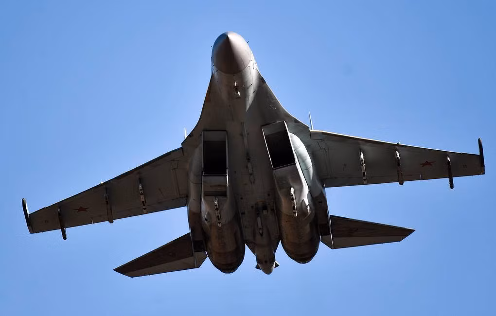 Tổng cộng Trung Quốc đã nhận được 24 chiếc chiến đấu cơ Su-35, đủ cho biên chế hai Trung đoàn không quân và chiếc cuối cùng trong lô hàng này đã được Nga bàn giao cho Bắc Kinh từ tháng 4/2019 vừa rồi. Nguồn ảnh: TheArchive.