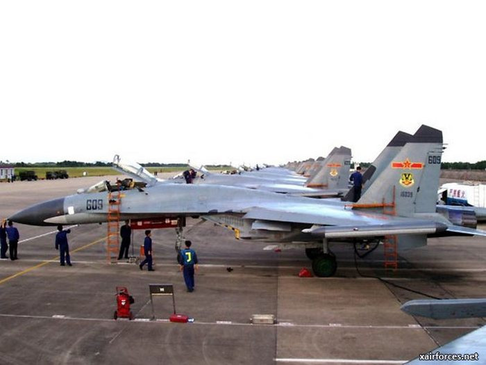Trung Quốc là quốc gia đầu tiên nhập khẩu tiêm kích Su-35 từ Nga và hiện tại cũng là nước sở hữu số lượng chiến đấu cơ Su-35 nhiều thứ hai thế giới chỉ sau Nga. Nguồn ảnh: TheArchive.