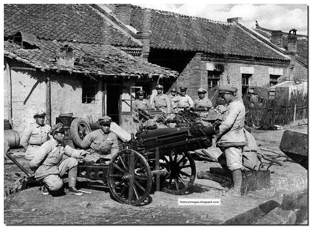 Điều này là cơ hội cho Hải quân Mỹ và bằng chứng là Mỹ đã đánh chìm được lượng hàng hoá khổng lồ mà Nhật vận chuyển theo đường biển - làm ảnh hưởng trực tiếp đến ngành công nghiệp sản xuất của Nhật, giúp cứu sống hàng nghìn nhân mạng lính Mỹ khi mà súng ống, đại bác và máy bay của Nhật không thể sản xuất được với năng xuất tối đa. Nguồn ảnh: Thearchive.