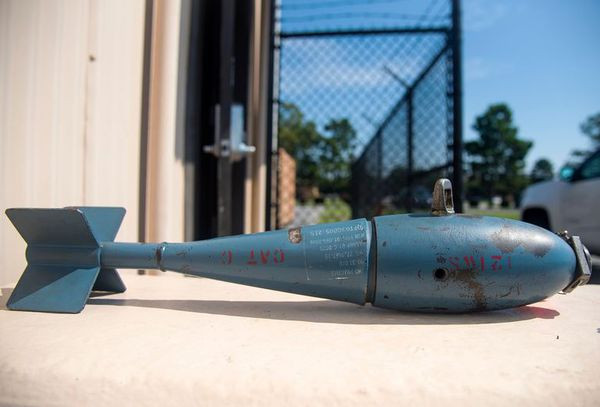 Quả bom tập được sử dụng trên chiếc A-10 trong vụ tai nạn, loại bom này không có khả năng phát nổ nhưng có trang bị một vài thiết bị cảm biến khá hiện đại để ghi lại lại hướng bay và khả năng đánh trúng mục tiêu trong lúc tập luyện. Nguồn ảnh: BI.