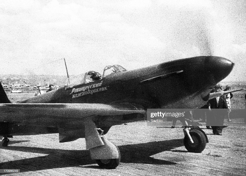 Tuy nhiên phía Mỹ vẫn cực kỳ ngoan cố, chỉ chịu rút lui sau khi 5 máy bay P-38 và hai máy bay B-25 bị bắn hạ. Phía Liên Xô cũng mất ba máy bay trong cuộc không chiến và dưới mặt đất có khoảng 30 lính Liên Xô khác thiệt mạng sau pha bỏ bom của Mỹ. Nguồn ảnh: Warhistory.