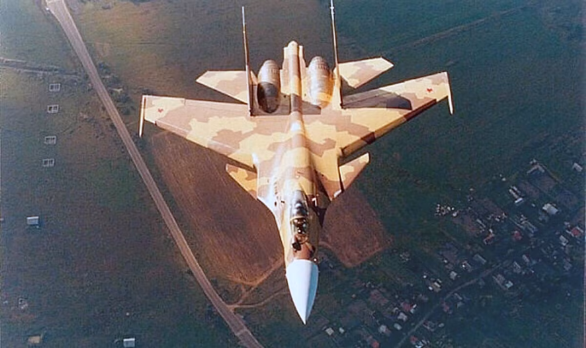 Từ những kinh nghiệm của việc chế tạo Su-37, các kỹ sử của Nga sau này cũng đã chế tạo ra được các phiên bản như Su-35 - loại chiến đấu cơ được coi là nguy hiểm nhất của Nga ở thời điểm hiện tại. Nguồn ảnh: TheArchive.