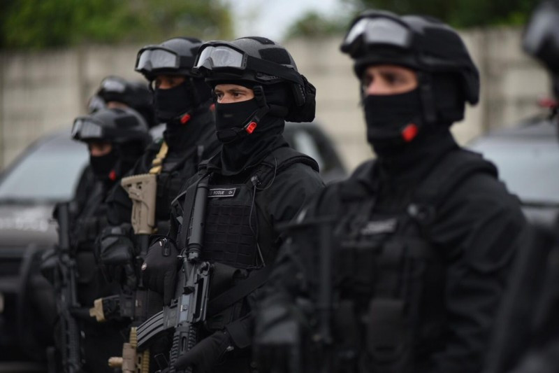 Tổ chức Ân xá Quốc tế cũng cho rằng các phương pháp trấn áp tội phạm của đặc nhiệm BOPE đã vô tình hoặc cố ý xâm phạm hoặc tước đi những quyền tự do cơ bản nhất của người dân. Ví dụ như khi tác chiến, BOPE có quyền xông vào bất cứ nhà nào mà không cần lệnh của toà án và xe bọc thép của lực lượng này cũng không ít lần khiến người dân bị thương hoặc thiệt mạng do tai nạn. Nguồn ảnh: QQ.