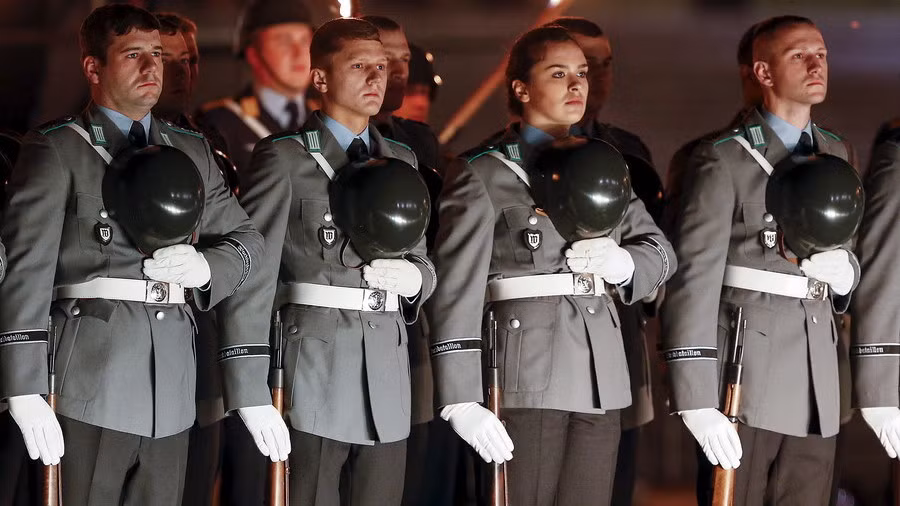 Cũng theo các tài liệu vừa được Quân đội Đức công bố, chi tiêu ngân sách quốc phòng của nước này trong thời điểm hiện tại đang bị thiếu 6 tỷ Euro so với số tiền quân đội nước này cần để có thể hoạt động được một cách trơn tru nhất. Nguồn ảnh: Kappeler.