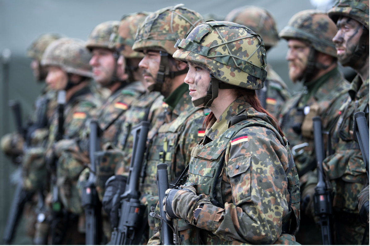 Cụ thể, theo thông tin được quân đội Đức đăng tải, lực lượng Bundeswehr - Quân đội Đức sẽ cắt giảm 33 tỷ Euro ngân sách quốc phòng trong các năm từ 2020 tới 2023 - nghĩa là bắt đầu từ sang năm. Nguồn ảnh: Kappeler.
