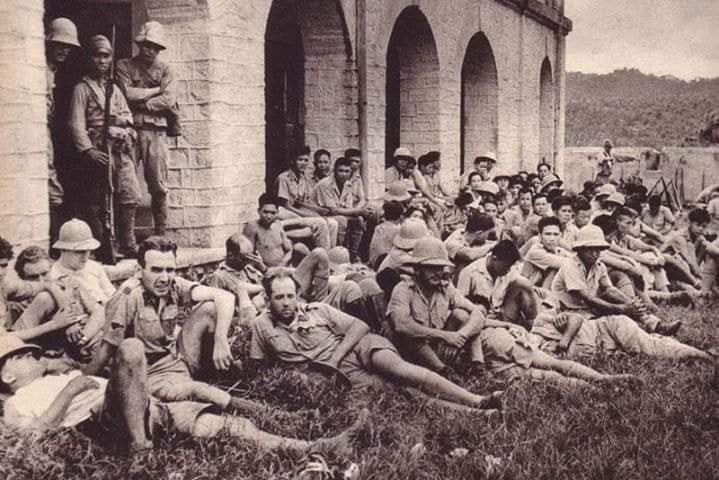 Lính Pháp đầu hàng quân phát xít Nhật ở một khu vực gần biên giới Việt Nam - Trung Quốc trong năm 1940. Nguồn ảnh: Pinterest.