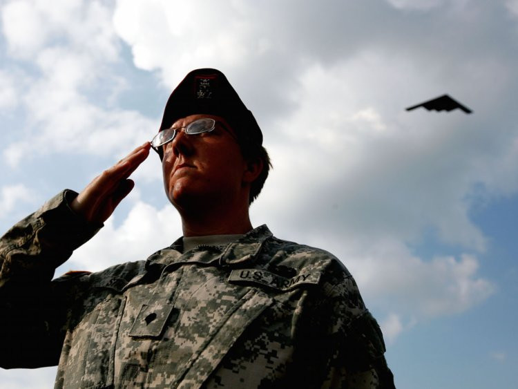 Đầu năm 2008, một chiếc B-2 Spirit gặp tai nạn trong khi đang cố hạ cánh khẩn cấp ở sân bay Andersen trên đảo Guam. Mặc dù phi hành đoàn đã thoát ra an toàn nhưng toàn bộ chiếc máy bay đã bị phá huỷ trong vụ rơi. Nguồn ảnh: BI.