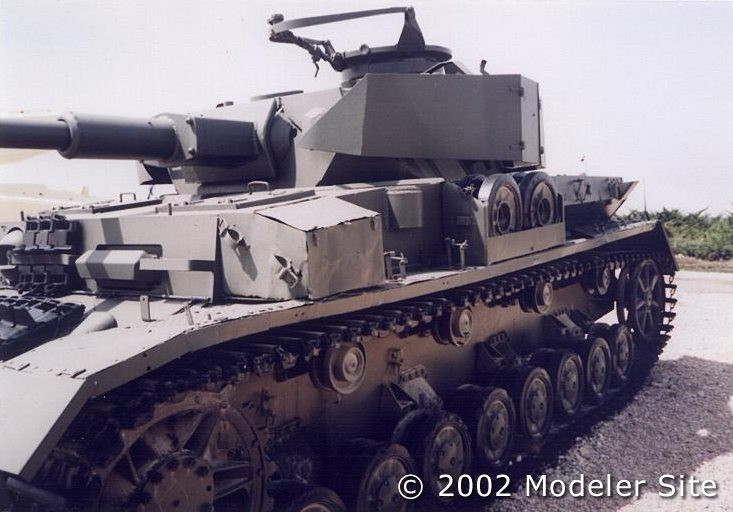Sở dĩ Panzer IV được Syria lựa chọn là vì quốc gia "không độ trời chung" với Syria là Israel khi đó còn quá non trẻ, biên chế vũ khí chủ yếu được sử dụng với xe tăng M4 Sherman do Mỹ viện trợ - loại xe tăng dễ dàng trở thành mồi ngon của Panzer IV. Nguồn ảnh: Wwiiafterwwii.