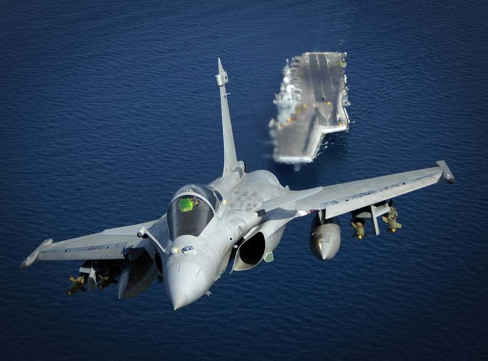 Rafale về cơ bản được thiết kế chỉ để hoạt động trên tàu sân bay. Hệ thống khung máy bay được thay đổi gần như hoàn toàn dù rất khó có thể nhận ra từ hình dáng bên ngoài của phi cơ. Nguồn ảnh: FranceNaval.