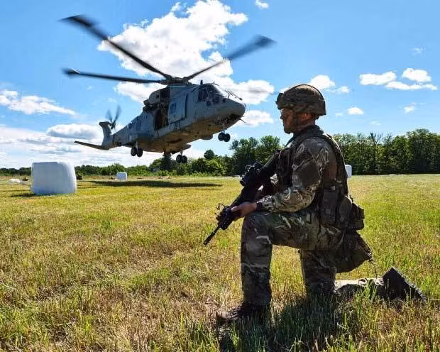 Tuy nhiên, yếu tố bất ngờ này dường như chỉ là suy nghĩ của quân Anh vì "lực lượng chiếm đóng" đã tập hợp lại và đẩy lùi họ.