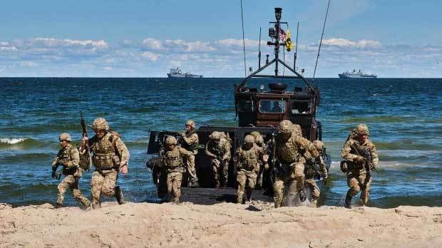 Ngoài ra, phía Anh cũng chỉ ra rằn một số trực thăng của Anh đã chiến đấu ở phía quân Estonia.