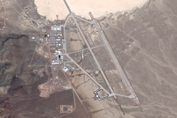 Theo đó, 1 triệu người sẽ chia làm hai nhóm xông thẳng vào căn cứ quân sự tuyệt mật của Mỹ này. Trong quá trình xâm nhập, các thiết bị ghi âm ghi hình sẽ thu và phát hình ảnh trực tiếp lên internet. Nguồn ảnh: BI.