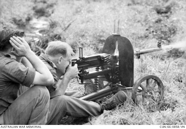 Khẩu súng máy này có chiều dài tổng cộng 1150mm trong đó chiều dài nòng súng chiếm tới hơn 70% chiều, lên tới 720mm khiến SG-43 có tầm bắn và sức công phá cực kỳ nguy hiểm. Nguồn ảnh: TL.