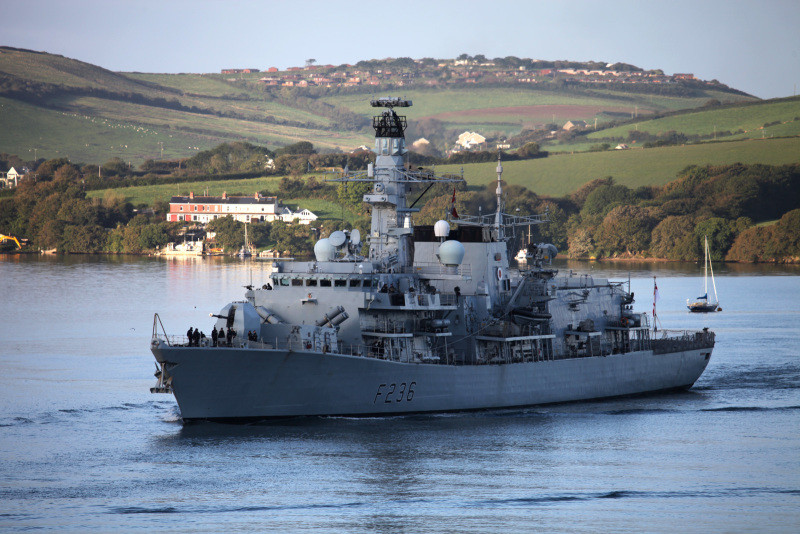 Trong trường hợp loại vũ khí "nhẹ nhàng" nhất trên khinh hạm Montrose không đủ khả năng để đối phó với các tàu chiến của Iran thì hải quân Anh vẫn còn trong tay nhiều loại vũ khí mạnh hiệu quả khác. Nguồn ảnh: BI.