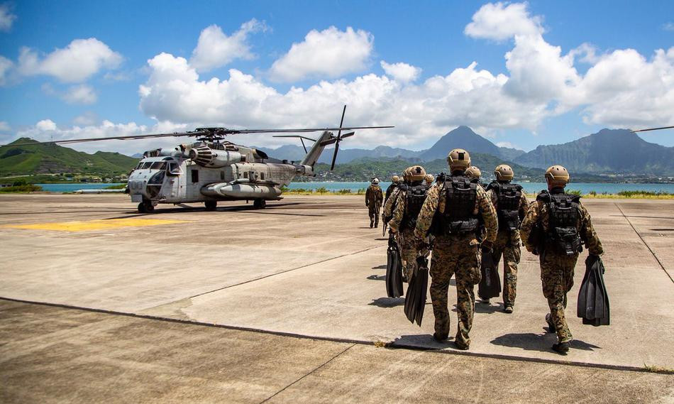 Bình khí nén được thiết kế đặc biệt với khả năng thu thập cả khí CO2 mà người lính thở ra, qua đó không cho phép các bong bóng khí xuất hiện trên lên mặt nước, đảm bảo tính bí mật khi hoạt động. Nguồn ảnh: Sina.