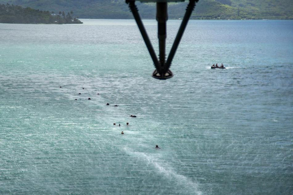 Giống như nhiều lực lượng đặc nhiệm người nhái khác trên thế giới, ngoài khả năng tác chiến cực kỳ rắn rỏi của người lính, các trang thiết bị hỗ trợ lặn như kính lặn, bình khí nén và chân vịt luôn là những thứ quan trọng nhất với những người nhái này. Nguồn ảnh: Sina.