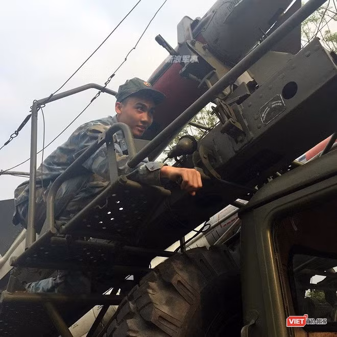 Tờ Sina của nước này bình luận, việc các tổ hợp tên lửa đời cũ hiện vẫn đang hoạt động và sử dụng tốt trong biên chế Quân đội Nhân dân Việt Nam chứng tỏ khả năng bảo dưỡng, vận hành và dự trữ rất tốt của Quân đội ta. Nguồn ảnh: Viettimes.