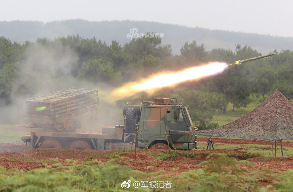 Tuy nhiên ngay cả trong trường hợp được trang bị hệ thống nạp đạn tự động, thời gian nạp đạn cho các tổ hợp pháo phản lực này vẫn là rất lâu.