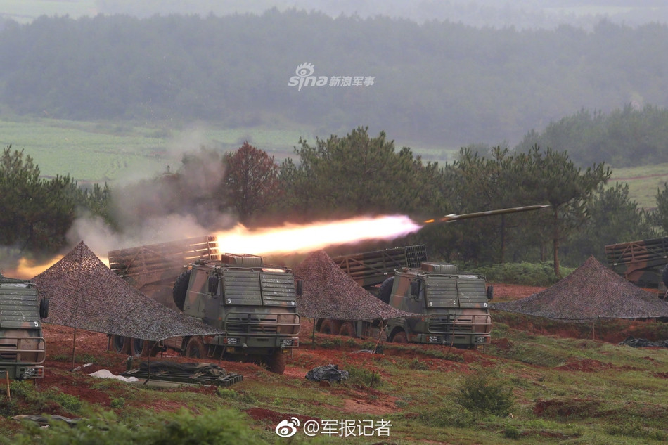 Về cơ bản, mỗi dàn phóng pháo phản lực Type 81 của Trung Quốc sẽ có 40 ống phóng khác nhau chia làm bốn hàng mỗi hàng 10 ống. Tầm bắn tối đa tuỳ từng loại đạn sẽ có khoảng cách từ 20 tới 40 km.