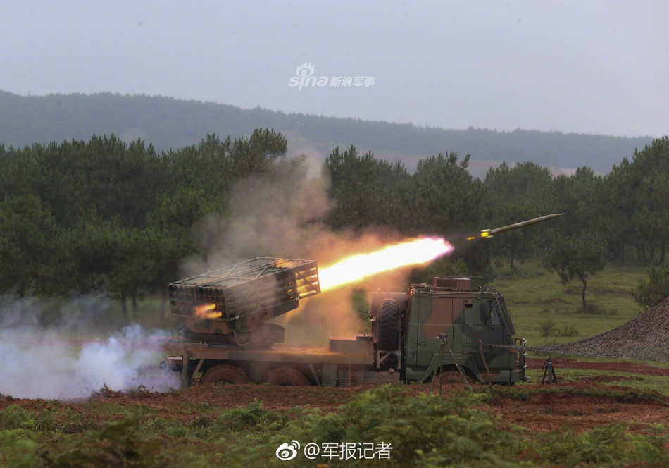 Mỗi tổ hợp pháo phản lực phóng loạt cỡ 122mm của Trung Quốc yêu cầu kíp chiến đấu tối thiểu 5 người nhưng có thể tăng thêm để giảm bớt thời gian thao tác nạp đạn.