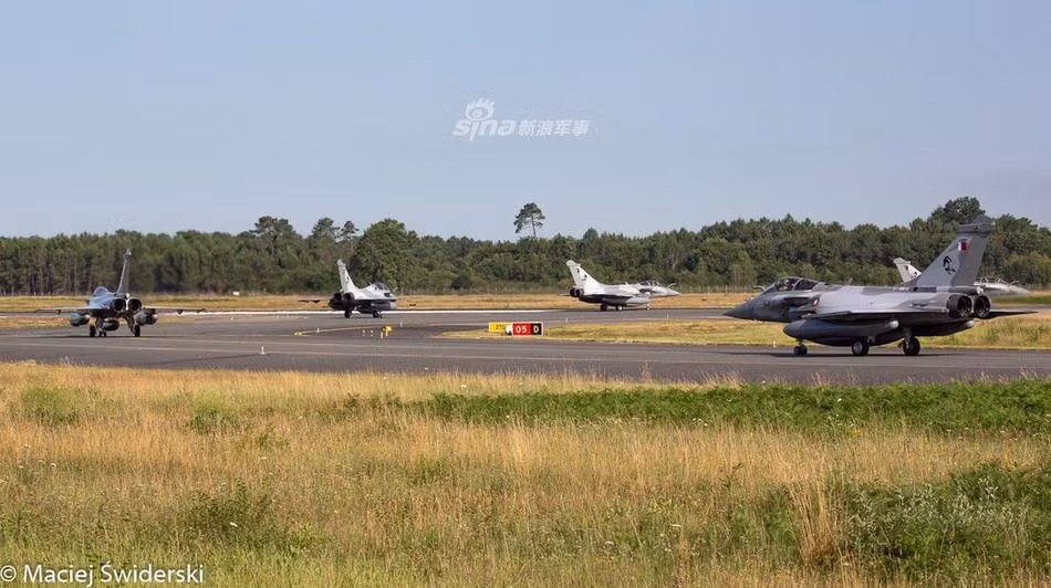 Nếu như có một điểm đáng tiền của Rafale thì đó là việc loại chiến đấu cơ này có thể coi là chiến đấu cơ thế hệ 4++ thương mại ít phổ biến nhất thế giới. Điều này khiến cho lực lượng phòng không và không quân trên thế giới ít có cơ hội tiếp xúc và không nắm được các điểm yếu để vít cỏ loại chiến đấu cơ này. Nguồn ảnh: Sina.