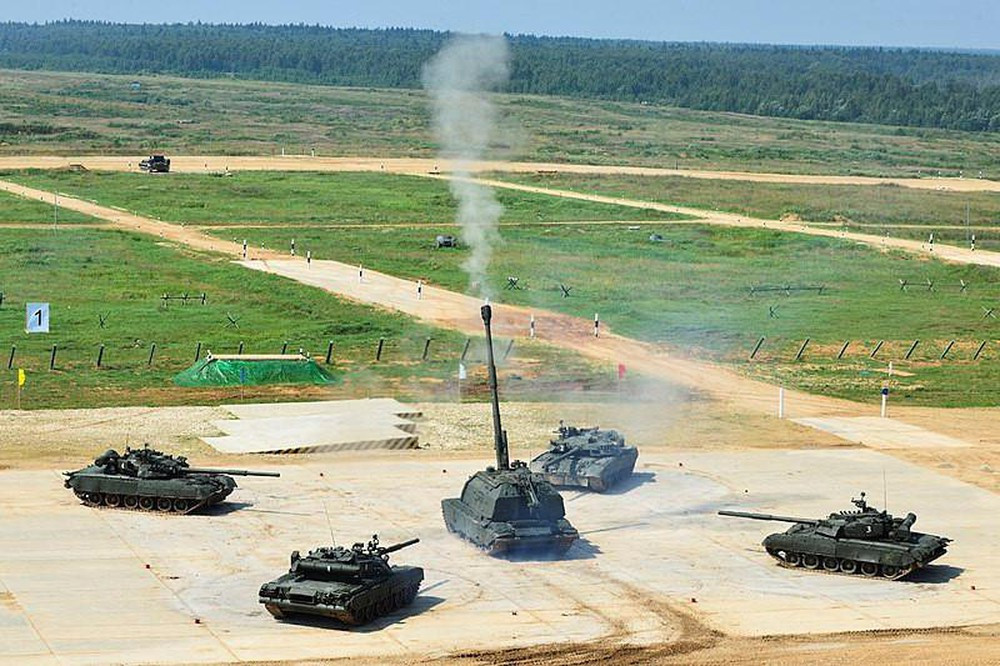 Điểm đặc biệt của pháo tự hành Msta-S đó là nó được trang bị hệ thống nạp đạn tự động cho phép bắn với tốc độ tối đa lên tới 8 phát/phút - một tốc độ mà ít có khẩu pháo tự hành nào có thể sánh ngang được chứ chưa nói tới chuyện vượt qua. Nguồn ảnh: Sina.